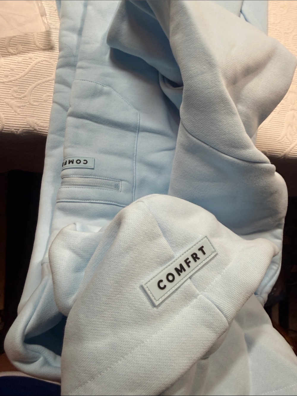 Comfrt  Airplane Mode VIP Baby Blue Loungewear Set (2-Pieces). Size Large - Picture 10 of 10